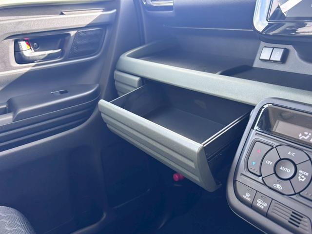 スペーシアギア ハイブリッドＸＺ　ターボ【４ＷＤ／届出済未使用車】　【全方位モニター付９型ナビ／スズキセーフティサポート】【衝突軽減システム／車線逸脱警告／追従クルコン】【両側電動スライド／ＬＥＤヘッドライト／パドルシフト】【フルセグＴＶ／ＢＴ接続】【シートヒーター】（66枚目）