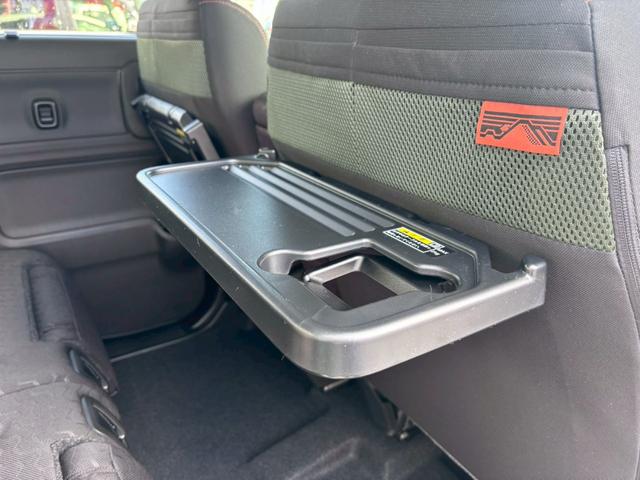 スペーシアギア ハイブリッドＸＺ　ターボ【４ＷＤ／届出済未使用車】　【全方位モニター付９型ナビ／スズキセーフティサポート】【衝突軽減システム／車線逸脱警告／追従クルコン】【両側電動スライド／ＬＥＤヘッドライト／パドルシフト】【フルセグＴＶ／ＢＴ接続】【シートヒーター】（67枚目）