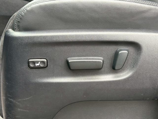 ヴェルファイアハイブリッド ＺＲ【禁煙／４ＷＤ／純正９インチナビ／ガナドールマフラー】　【クルコン／コーナーセンサー】【ハーフレザーシート／ＬＥＤヘッドライト】【前後ドラレコ／ＥＴＣ／バックカメラ／フルセグＴＶ／ＢＴ接続】【両側電動スライドドア／電動パーキング】【純正１７インチＡＷ】（19枚目）