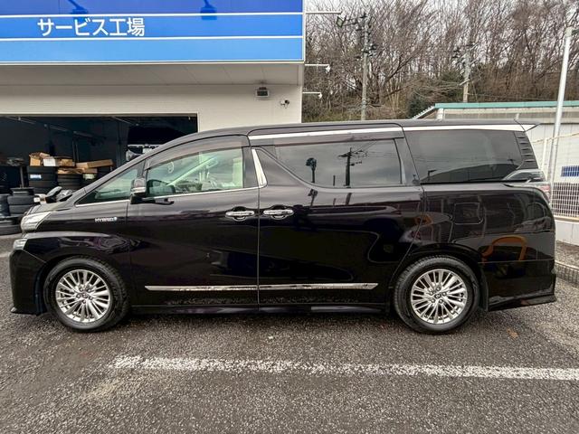 ヴェルファイアハイブリッド ＺＲ【禁煙／４ＷＤ／純正９インチナビ／ガナドールマフラー】　【クルコン／コーナーセンサー】【ハーフレザーシート／ＬＥＤヘッドライト】【前後ドラレコ／ＥＴＣ／バックカメラ／フルセグＴＶ／ＢＴ接続】【両側電動スライドドア／電動パーキング】【純正１７インチＡＷ】（28枚目）