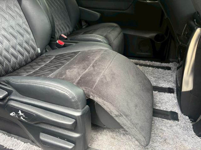 ヴェルファイアハイブリッド ＺＲ【禁煙／４ＷＤ／純正９インチナビ／ガナドールマフラー】　【クルコン／コーナーセンサー】【ハーフレザーシート／ＬＥＤヘッドライト】【前後ドラレコ／ＥＴＣ／バックカメラ／フルセグＴＶ／ＢＴ接続】【両側電動スライドドア／電動パーキング】【純正１７インチＡＷ】（40枚目）