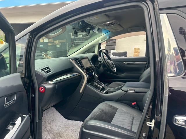 ヴェルファイアハイブリッド ＺＲ【禁煙／４ＷＤ／純正９インチナビ／ガナドールマフラー】　【クルコン／コーナーセンサー】【ハーフレザーシート／ＬＥＤヘッドライト】【前後ドラレコ／ＥＴＣ／バックカメラ／フルセグＴＶ／ＢＴ接続】【両側電動スライドドア／電動パーキング】【純正１７インチＡＷ】（43枚目）