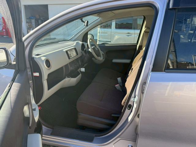 パッソ プラスハナ Gパッケージ【4WD/禁煙車/埼玉県仕入れ】 【冬タイヤセット付/スマートキー】【オートエアコン/ヘッドライトレベライザー】【ミラーウインカー/電動格納ドアミラー】【CD再生/フロントフォグランプ/トラクションコントロール】(16枚目)