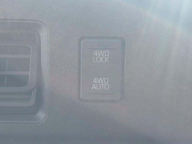 ハイゼットカーゴ ＤＸ【パートタイム４ＷＤ／禁煙車】【衝突被害軽減／車線逸脱】　【前後コーナーセンサー／オートヘッドライト】【パワーウィンドウ／キーレスエントリー】【電動格納ドアミラー／ヘッドライトレベライザー】【２０２４年式ＹＯＫＯＨＡＭＡスタッドレスタイヤ装着車】（9枚目）