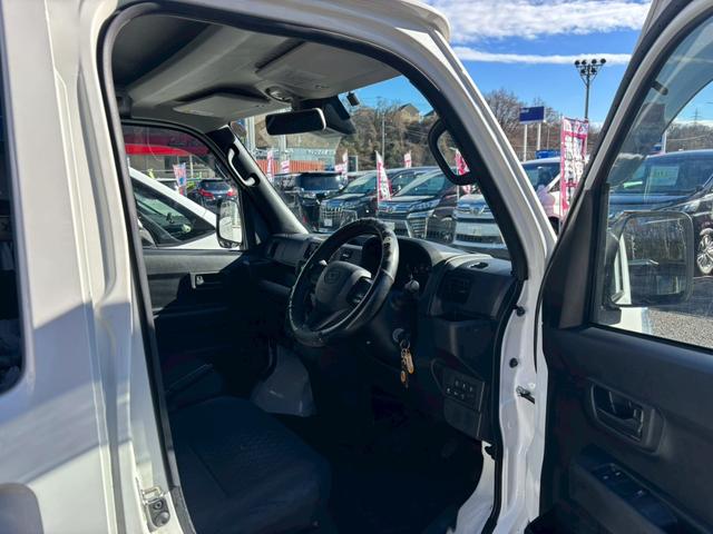 ハイゼットカーゴ ＤＸ【パートタイム４ＷＤ／禁煙車】【衝突被害軽減／車線逸脱】　【前後コーナーセンサー／オートヘッドライト】【パワーウィンドウ／キーレスエントリー】【電動格納ドアミラー／ヘッドライトレベライザー】【２０２４年式ＹＯＫＯＨＡＭＡスタッドレスタイヤ装着車】（36枚目）