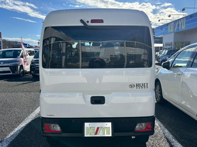 ハイゼットカーゴ ＤＸ【パートタイム４ＷＤ／禁煙車】【衝突被害軽減／車線逸脱】　【前後コーナーセンサー／オートヘッドライト】【パワーウィンドウ／キーレスエントリー】【電動格納ドアミラー／ヘッドライトレベライザー】【２０２４年式ＹＯＫＯＨＡＭＡスタッドレスタイヤ装着車】（57枚目）