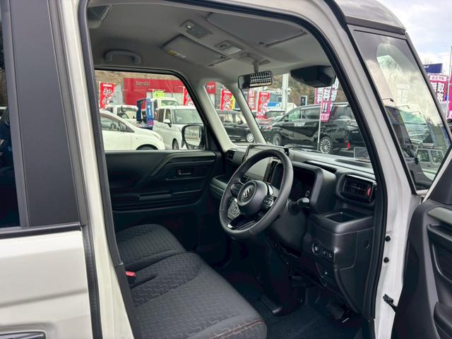 スペーシアギア ハイブリッドＸＺ　ターボ【届出済未使用車／４ＷＤ】　【スズキコネクト９型全方位ナビ／ＢＴ接続／フルセグ】【衝突軽減／追従クルコン／レーンキープ】【ルーフレール／ＬＥＤ／フォグ】【ステアヒーター／シートヒーター】【両側電動ドア／アイドリングストップ】（14枚目）