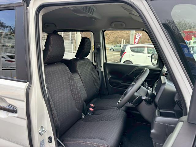スペーシアギア ハイブリッドＸＺ　ターボ【届出済未使用車／４ＷＤ】　【スズキコネクト９型全方位ナビ／ＢＴ接続／フルセグ】【衝突軽減／追従クルコン／レーンキープ】【ルーフレール／ＬＥＤ／フォグ】【ステアヒーター／シートヒーター】【両側電動ドア／アイドリングストップ】（15枚目）