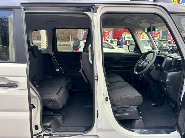 スペーシアギア ハイブリッドＸＺ　ターボ【届出済未使用車／４ＷＤ】　【スズキコネクト９型全方位ナビ／ＢＴ接続／フルセグ】【衝突軽減／追従クルコン／レーンキープ】【ルーフレール／ＬＥＤ／フォグ】【ステアヒーター／シートヒーター】【両側電動ドア／アイドリングストップ】（16枚目）