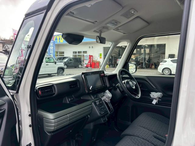 スペーシアギア ハイブリッドＸＺ　ターボ【届出済未使用車／４ＷＤ】　【スズキコネクト９型全方位ナビ／ＢＴ接続／フルセグ】【衝突軽減／追従クルコン／レーンキープ】【ルーフレール／ＬＥＤ／フォグ】【ステアヒーター／シートヒーター】【両側電動ドア／アイドリングストップ】（22枚目）