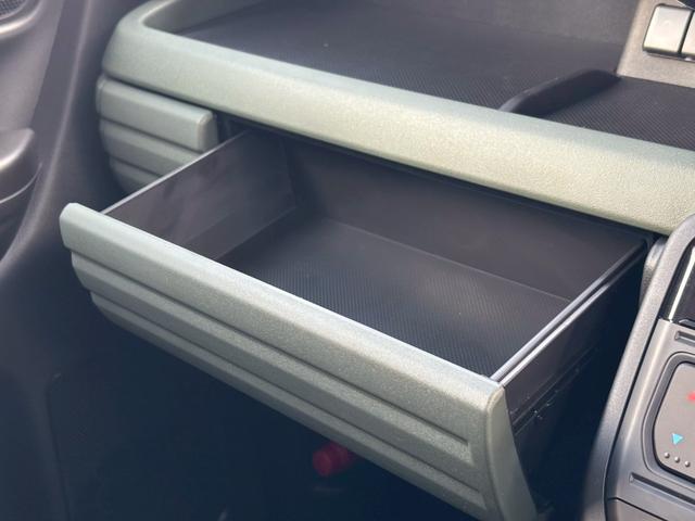 スペーシアギア ハイブリッドＸＺ　ターボ【届出済未使用車／４ＷＤ】　【スズキコネクト９型全方位ナビ／ＢＴ接続／フルセグ】【衝突軽減／追従クルコン／レーンキープ】【ルーフレール／ＬＥＤ／フォグ】【ステアヒーター／シートヒーター】【両側電動ドア／アイドリングストップ】（51枚目）