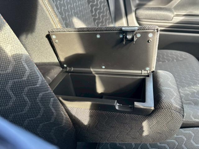 スペーシアギア ハイブリッドＸＺ　ターボ【届出済未使用車／４ＷＤ】　【スズキコネクト９型全方位ナビ／ＢＴ接続／フルセグ】【衝突軽減／追従クルコン／レーンキープ】【ルーフレール／ＬＥＤ／フォグ】【ステアヒーター／シートヒーター】【両側電動ドア／アイドリングストップ】（54枚目）