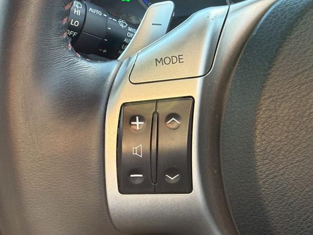 グループ全店敷地内に　陸運局認証工場　または　指定工場完備！！国家資格車検検査員を持った整備士による整備。さらにステレオ・エアコン等走行に関係の無い所も不具合箇所が有れば修理してご納車致します☆