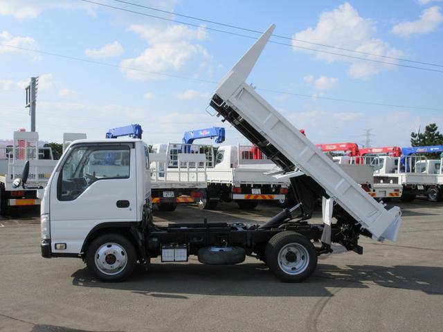 エルフトラック 2tダンプ フルフラットロー 4WD(4枚目)
