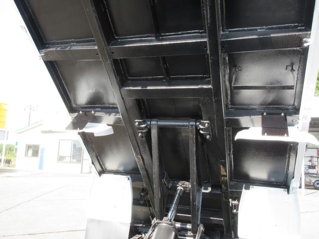 エルフトラック 2tダンプ フルフラットロー 4WD(10枚目)