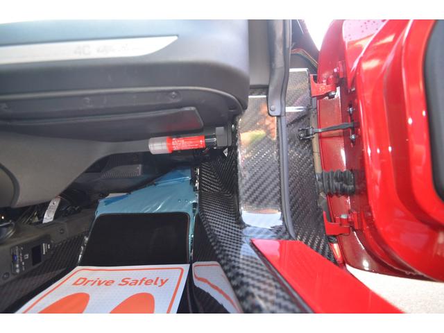 ベースグレード ディーラー車/スポーツパッケージ/レザーパッケージ/F18・R19インチ/左ハンドル/社外カーボンエアロ/社外マフラー/社外キャリパー/純正パーツ有/地デジナビ/ディーラー記録簿有/取説有/DCT/(31枚目)