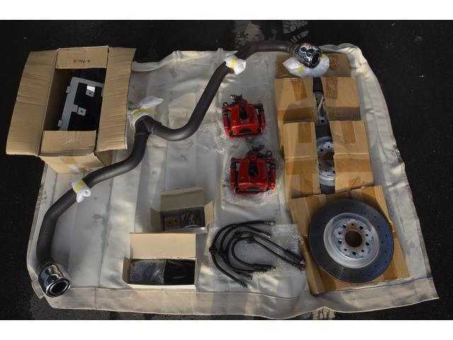 ベースグレード ディーラー車/スポーツパッケージ/レザーパッケージ/F18・R19インチ/左ハンドル/社外カーボンエアロ/社外マフラー/社外キャリパー/純正パーツ有/地デジナビ/ディーラー記録簿有/取説有/DCT/(54枚目)