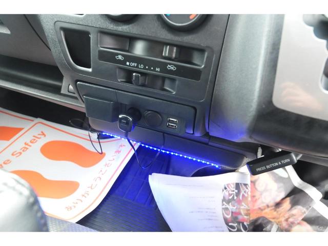 ＳロングＤＸ　修復歴無し／４ＷＤ／ディーゼルターボ／後期フェイス／地デジナビ／バックカメラ／リヤヒーター／Ｂｌｕｅｔｏｏｔｈ／社外テールランプ＆ヘッドライト／２ＫＤ／シートカバー／タイミングベルト交換済み／６人乗り(50枚目)