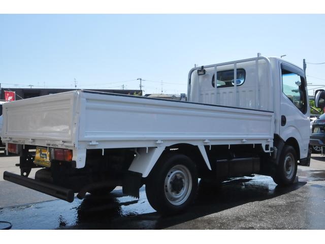 アトラストラック カスタム４ＷＤディーゼルターボ　全国１年保証／修復歴無し／４ＷＤ／１４００ｋｇ／５ＭＴ／ＥＨＳ／ヒーター付き電動格納ミラー／オートエアコン／キーレス／社外メッキバンパー／ＬＥＤフォグ／モケットシート／ＺＤ３０／スタッドレス積み込み／（18枚目）