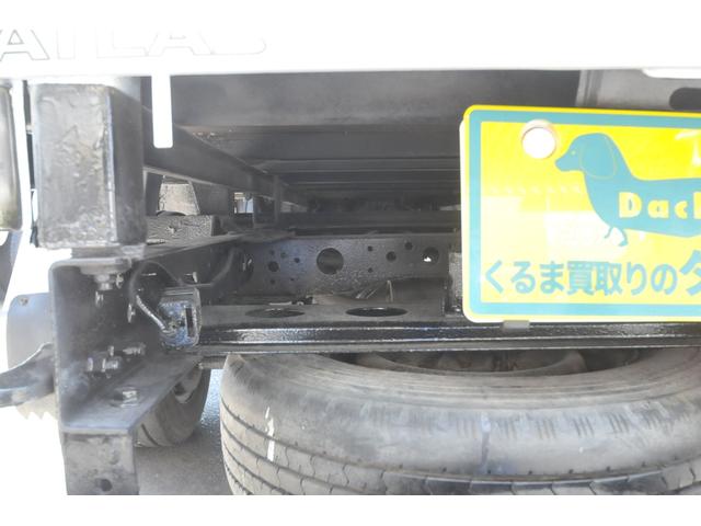 アトラストラック カスタム４ＷＤディーゼルターボ　全国１年保証／修復歴無し／４ＷＤ／１４００ｋｇ／５ＭＴ／ＥＨＳ／ヒーター付き電動格納ミラー／オートエアコン／キーレス／社外メッキバンパー／ＬＥＤフォグ／モケットシート／ＺＤ３０／スタッドレス積み込み／（48枚目）