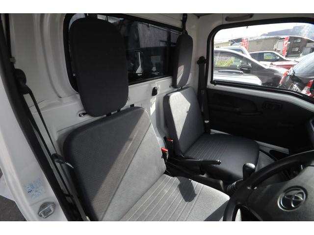 ピクシストラック スタンダード　全国１年保証／修復歴無し／４ＷＤ／５ＭＴ／ストロング防錆／地デジナビ／バックカメラ／Ｂｌｕｅｔｏｏｔｈ／エアコン／パワステ／ドライブレコーダー／荷台作業灯／荷台カバー／ＤＶＤ再生／社外タコメーター／（35枚目）