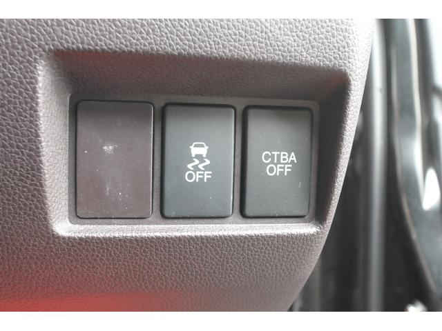 ���Ђł́A�ꑮ�X�^�b�t�ɂ�郋�[���N���[�j���O���{�H���ēW���E�[�Ԃ����Ē����Ă���܂������ɒ���̎ԗ��́A�N���[�j���O�O�̏�ԂœW�������Ē����Ă���ꍇ������܂����A�[�Ԏ��ɂ̓s�J�s�J�Ɏd�グ�܂���