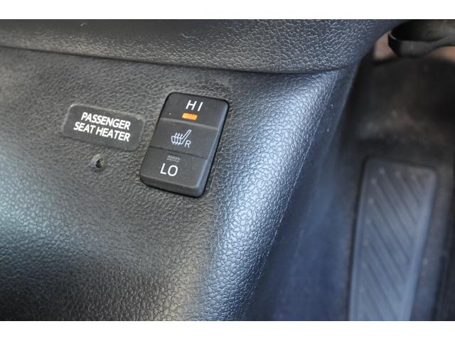 プリウス Aプレミアム ツーリングセレクション 全国1年保証付き/修復歴無し/4WD/白本革パワーシート/前席シートヒーター/BSM/巻込警報付ソナー/純正リモートスタート/TSS-P/全車速追従クルーズ/HUD/車線逸脱抑制/ナノイー/寒冷地仕様(29枚目)