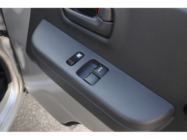 ���Ђł́A�ꑮ�X�^�b�t�ɂ�郋�[���N���[�j���O���{�H���ēW���E�[�Ԃ����Ē����Ă���܂������ɒ���̎ԗ��́A�N���[�j���O�O�̏�ԂœW�������Ē����Ă���ꍇ������܂����A�[�Ԏ��ɂ̓s�J�s�J�Ɏd�グ�܂���