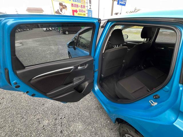 フィットハイブリッド Ｆパッケージ　４ＷＤ　バックカメラ　ナビ　ＴＶ　スマートキー　ＡＴ　盗難防止システム　衝突安全ボディ　Ｂｌｕｅｔｏｏｔｈ　ＡＢＳ　ＥＳＣ　エアコン　パワーステアリング　パワーウィンドウ（34枚目）