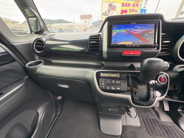 Ｎ－ＢＯＸカスタム Ｇ・ターボパッケージ　４ＷＤ　ターボ　ナビ　ＴＶ　バックカメラ　Ｂｌｕｅｔｏｏｔｈ　電動電格ミラー　スマートキー＆プッシュスタート　キーレスエントリー　オートエアコン　ベンチシート　オートライト　　パワーステアリング（16枚目）