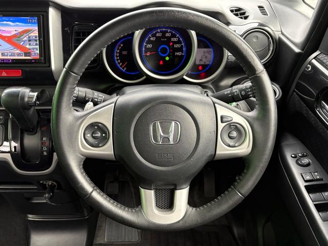 Ｎ－ＢＯＸカスタム Ｇ・ターボパッケージ　４ＷＤ　ターボ　ナビ　ＴＶ　バックカメラ　Ｂｌｕｅｔｏｏｔｈ　電動電格ミラー　スマートキー＆プッシュスタート　キーレスエントリー　オートエアコン　ベンチシート　オートライト　　パワーステアリング（29枚目）