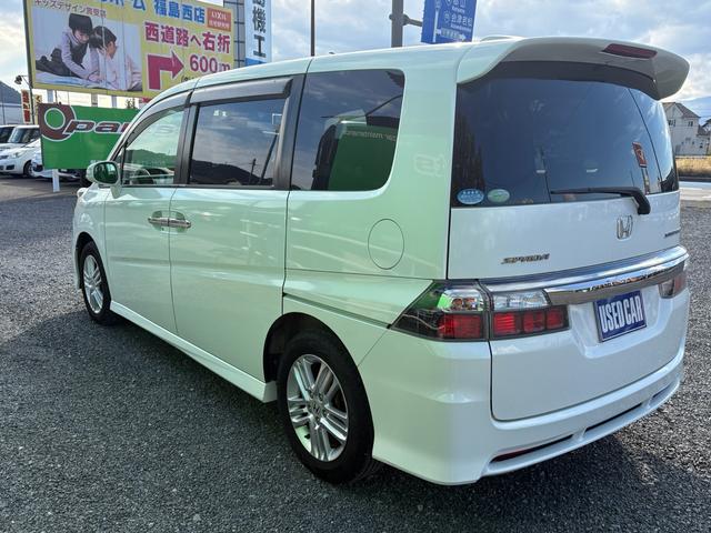 弊社ではご納車時までにバッテリー、ワイパー、オイルの点検、交換を行っております。