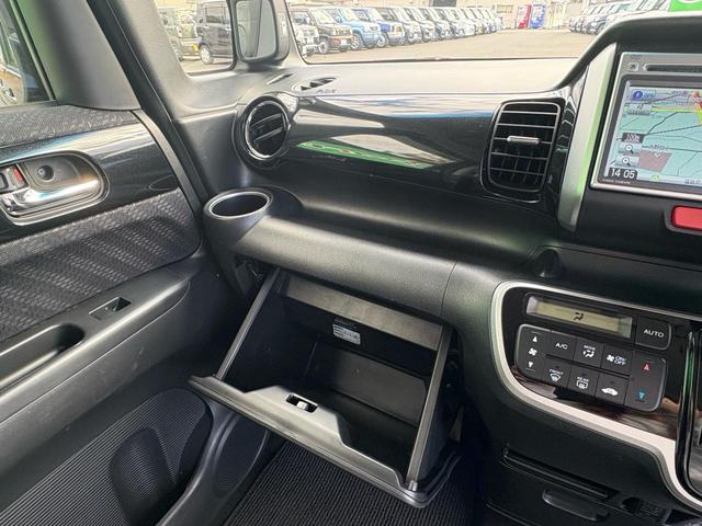 Ｎ－ＢＯＸカスタム Ｇ・Ｌパッケージ　ナビ　ＴＶ　バックカメラ　ＥＴＣ　電動格納ミラ－　スマキ－　パワーウィンドウ　オートエアコン　パワステ　キーレスエントリー　両席エアバック　ＡＢＳ　ＡＵＴＯライト　バックカメラ　運転席エアバック（22枚目）