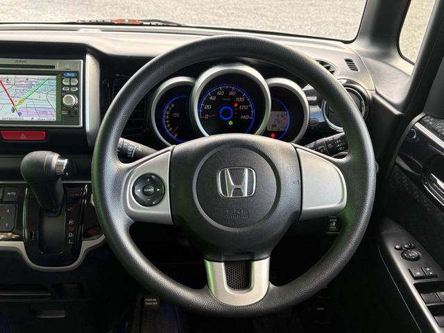 Ｎ－ＢＯＸカスタム Ｇ・Ｌパッケージ　ナビ　ＴＶ　バックカメラ　ＥＴＣ　電動格納ミラ－　スマキ－　パワーウィンドウ　オートエアコン　パワステ　キーレスエントリー　両席エアバック　ＡＢＳ　ＡＵＴＯライト　バックカメラ　運転席エアバック（24枚目）