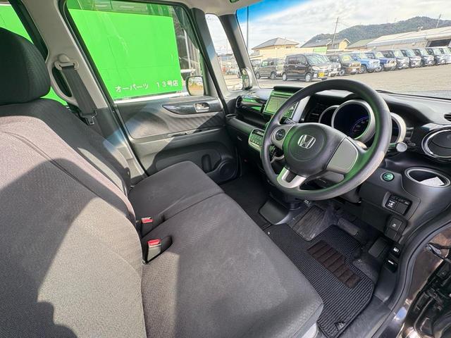 Ｎ－ＢＯＸカスタム Ｇ・Ｌパッケージ　ナビ　ＴＶ　バックカメラ　ＥＴＣ　電動格納ミラ－　スマキ－　パワーウィンドウ　オートエアコン　パワステ　キーレスエントリー　両席エアバック　ＡＢＳ　ＡＵＴＯライト　バックカメラ　運転席エアバック（28枚目）