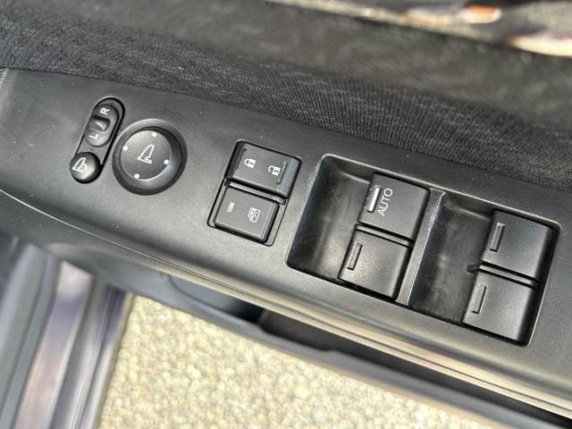 Ｎ－ＢＯＸカスタム Ｇ・Ｌパッケージ　ナビ　ＴＶ　バックカメラ　ＥＴＣ　電動格納ミラ－　スマキ－　パワーウィンドウ　オートエアコン　パワステ　キーレスエントリー　両席エアバック　ＡＢＳ　ＡＵＴＯライト　バックカメラ　運転席エアバック（32枚目）