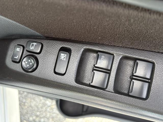 ソリオ S ナビ TV Bカメ スマートキー&プッシュスタート キーレススタートシステム エアコン オートライト パワーステアリング パワーウインドウ 運転席エアバッグ 格納ミラー DVD再生可能(36枚目)