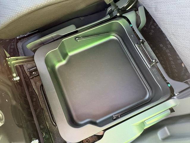 ワゴンＲ リミテッド　４ＷＤ　キーレスエントリー　運転席エアバッグ　パワステ　ＡＢＳ付　ＡＵＴＯライト　フロントベンチシート　パワーウィンドウ　フルオートエアコン　スマートキープッシュスタート　運転席助手席エアバック（32枚目）