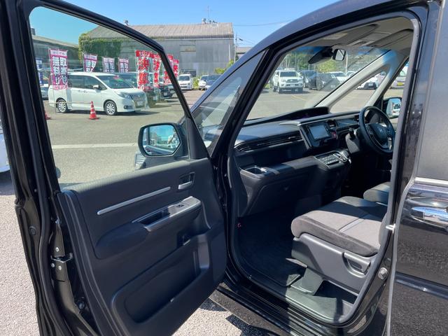 スパーダハイブリッド G ホンダセンシング 禁煙車 純正SDナビ フリップダウンモニター フルセグTV CD・DVD再生 Bluetooth接続 バックカメラ ETC 衝突軽減システム 追従クルコン 両側電動ドア LEDヘッドライト フォグ(20枚目)