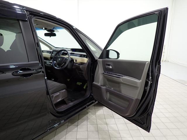 ハイブリッド・Gホンダセンシング 禁煙車 純正SDナビ フルセグ CD・DVD再生 Bluetooth接続 バックカメラ ETC 衝突軽減システム 追従クルコン 両側電動ドア LEDヘッドライト 横滑防止システム レーンキープアシスト(12枚目)