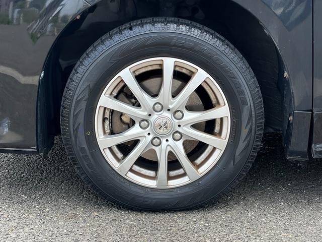 ヴォクシー Ｘ　Ｌエディション■４ＷＤ■禁煙■夏・冬タイヤセット付■　純正８型ナビ／バックカメラ／フルセグ／ＢＴ接続／ビルトインＥＴＣ／片側電動スライドドア／ＨＩＤヘッドライト／フロント熱線／ミラーウィンカー／オートライト／デンカクミラー／プッシュスタート／オートＡ／Ｃ（42枚目）