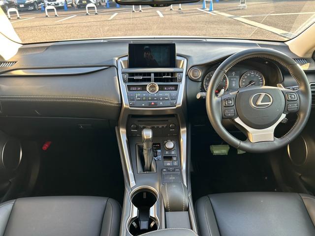 ＮＸ ＮＸ２００ｔ　Ｉパッケージ【４ＷＤ】【神奈川県仕入】【禁煙】　【夏＆冬タイヤ純正アルミセット】【メーカーナビ／サイド・バックカメラ／フルセグＴＶ／ブルーレイ／ブルートゥース】【電動黒革シート／シート＆ステアリングヒーター】【３眼ＬＥＤライト／フォグ】【ＥＴＣ】（33枚目）