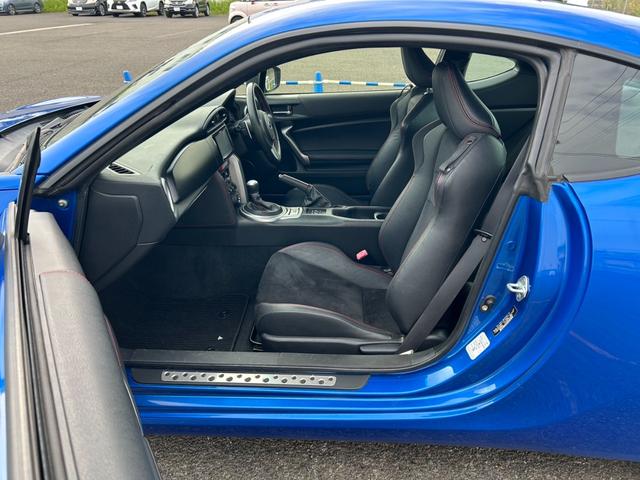 ＢＲＺ Ｓ【デジタルインナーミラー型ドラレコ】【トランスクポイラー】　【ＳＤナビ／バックカメラ／フルセグＴＶ／ブルートゥース】【ハーフレザーシート／シートヒーター】【ＨＩＤオートライト／フォグ】【純正１７インチアルミ／スタッドレス】【スマートキー／プッシュスタート】（38枚目）