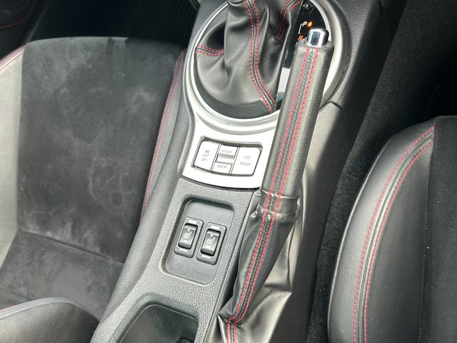 ＢＲＺ Ｓ【デジタルインナーミラー型ドラレコ】【トランスクポイラー】　【ＳＤナビ／バックカメラ／フルセグＴＶ／ブルートゥース】【ハーフレザーシート／シートヒーター】【ＨＩＤオートライト／フォグ】【純正１７インチアルミ／スタッドレス】【スマートキー／プッシュスタート】（49枚目）