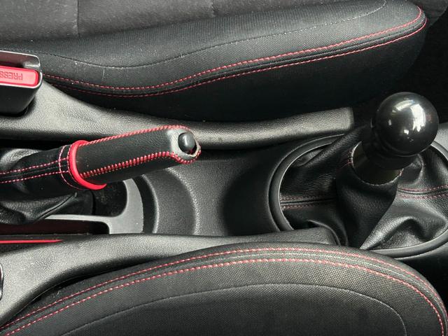 マーチ ニスモ　Ｓ【禁煙車】【５速マニュアル】　【２０２４年製夏タイヤ】【ＳＤナビ／ブルートゥース／フルセグＴＶ／ＤＶＤ再生】【専用１６インチアルミ／ＮＩＳＭＯドアストライカー】【専用エアロ】【オートエアコン】【インテリキー／プッシュスタート】（12枚目）