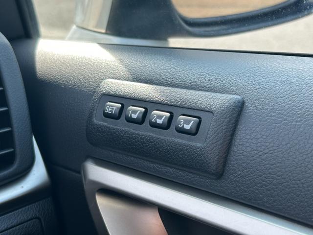 ＣＴ ＣＴ２００ｈ　バージョンＣ【ハイブリッド】【禁煙車】　【電動黒革シート／シートヒーター】【２０２４年製タイヤ】【メーカーナビ／バックカメラ／ブルーレイ／Ｂｌｕｅｔｏｏｔｈ／フルセグＴＶ】【ＬＥＤライト／ＬＥＤフォグ】【追従クルコン／コーナーセンサー】（18枚目）