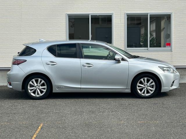 ＣＴ ＣＴ２００ｈ　バージョンＣ【ハイブリッド】【禁煙車】　【電動黒革シート／シートヒーター】【２０２４年製タイヤ】【メーカーナビ／バックカメラ／ブルーレイ／Ｂｌｕｅｔｏｏｔｈ／フルセグＴＶ】【ＬＥＤライト／ＬＥＤフォグ】【追従クルコン／コーナーセンサー】（25枚目）