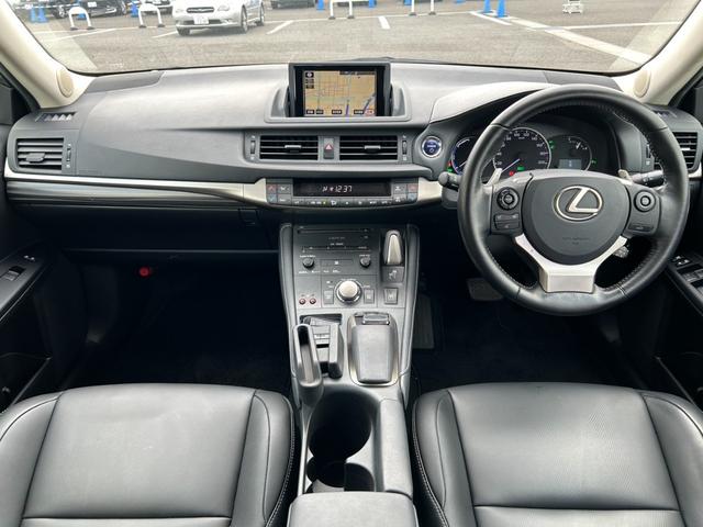 ＣＴ ＣＴ２００ｈ　バージョンＣ【ハイブリッド】【禁煙車】　【電動黒革シート／シートヒーター】【２０２４年製タイヤ】【メーカーナビ／バックカメラ／ブルーレイ／Ｂｌｕｅｔｏｏｔｈ／フルセグＴＶ】【ＬＥＤライト／ＬＥＤフォグ】【追従クルコン／コーナーセンサー】（29枚目）