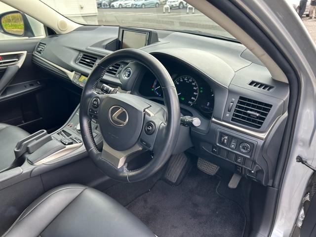 ＣＴ ＣＴ２００ｈ　バージョンＣ【ハイブリッド】【禁煙車】　【電動黒革シート／シートヒーター】【２０２４年製タイヤ】【メーカーナビ／バックカメラ／ブルーレイ／Ｂｌｕｅｔｏｏｔｈ／フルセグＴＶ】【ＬＥＤライト／ＬＥＤフォグ】【追従クルコン／コーナーセンサー】（31枚目）