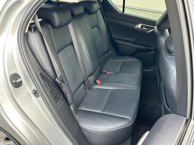 ＣＴ ＣＴ２００ｈ　バージョンＣ【ハイブリッド】【禁煙車】　【電動黒革シート／シートヒーター】【２０２４年製タイヤ】【メーカーナビ／バックカメラ／ブルーレイ／Ｂｌｕｅｔｏｏｔｈ／フルセグＴＶ】【ＬＥＤライト／ＬＥＤフォグ】【追従クルコン／コーナーセンサー】（32枚目）